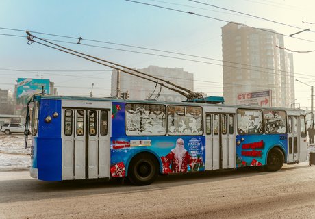 Как выглядит новогодний троллейбус, выехавший на улицы Читы – фоторепортаж ZAB.RU