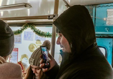 Как выглядит новогодний троллейбус, выехавший на улицы Читы – фоторепортаж ZAB.RU