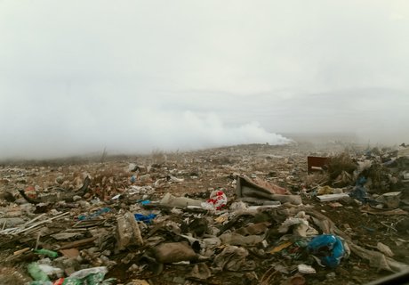 Фоторепортаж: Городская свалка Читы стала пожарищем и местом ЧС