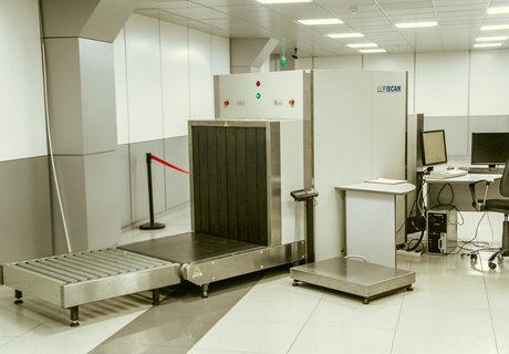 «Х-Скан» и кинологи – как проверяют туристов в аэропорту Читы