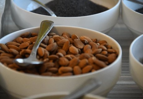 Торт в виде дороги приготовил зампред правительства Паздников