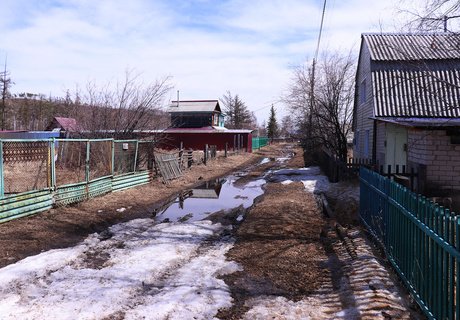 Освободившийся ото льда дачный «Авиатор»