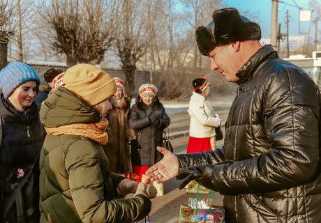 Как выглядит новогодний троллейбус, выехавший на улицы Читы – фоторепортаж ZAB.RU