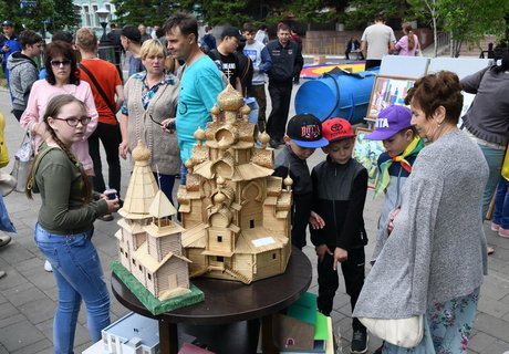 Многонациональная Чита отметила День России