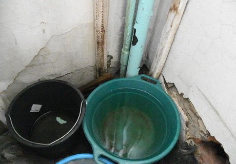 Дожди затопили мастерскую заслуженного художника