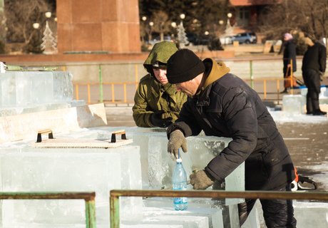 Как готовят к Новому году главную площадь Читы