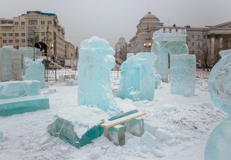 Холодная стройка. Как в центре Читы строят ледовый городок?