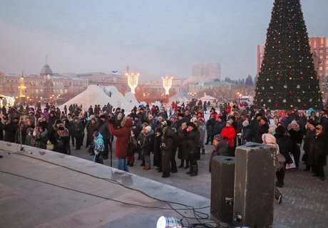 Хрупкая красота - ледовый городок открыли на площади Читы