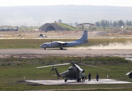 Взлеты и посадки транспортников на грунтовую ВПП в Забайкалье