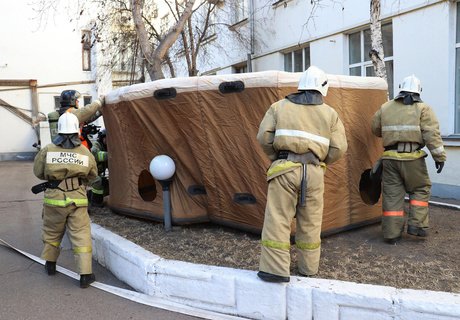 Масштабные пожарно-тактические учения в штабе армии в Чите