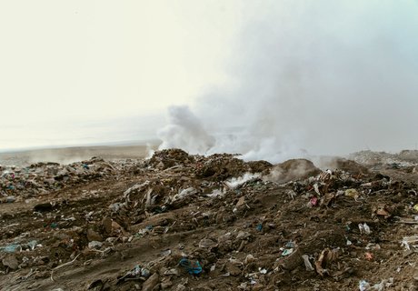 Фоторепортаж: Городская свалка Читы стала пожарищем и местом ЧС