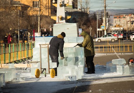 Как готовят к Новому году главную площадь Читы