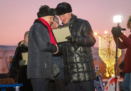 Хрупкая красота - ледовый городок открыли на площади Читы