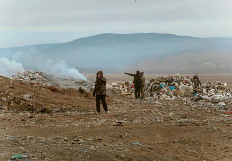 Фоторепортаж: Городская свалка Читы стала пожарищем и местом ЧС