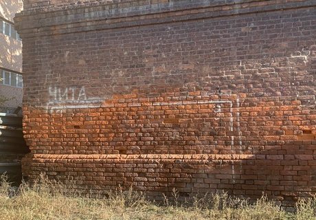 История и разруха: символы прошлого среди аварийного жилья