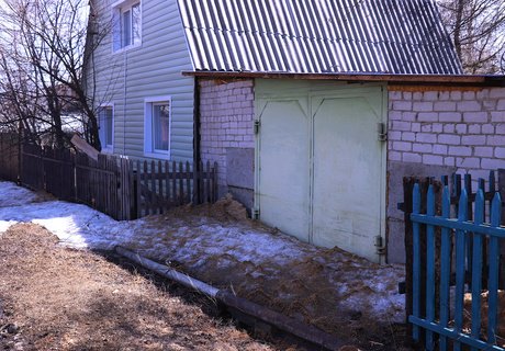 Освободившийся ото льда дачный «Авиатор»