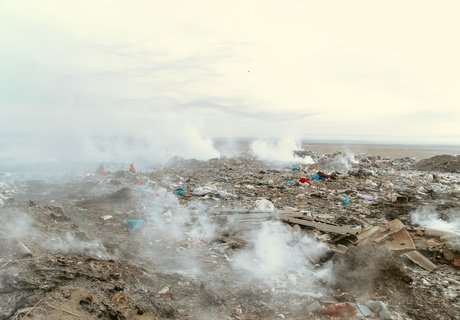Фоторепортаж: Городская свалка Читы стала пожарищем и местом ЧС