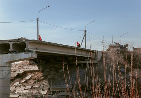 Ремонтные работы начались на рухнувшем Каштакском мосту - фото ZAB.RU