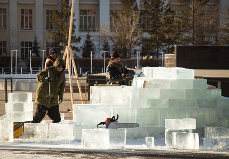 Как готовят к Новому году главную площадь Читы