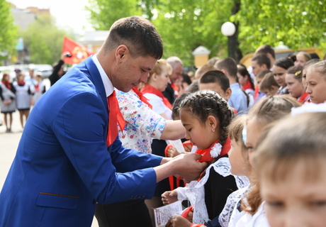 Школьники вступили в пионеры