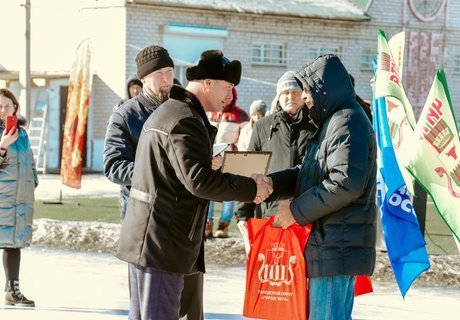 Турнир по хоккею с мячом стартовал в Чите - фоторепортаж ZAB.RU