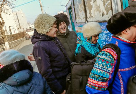 Как выглядит новогодний троллейбус, выехавший на улицы Читы – фоторепортаж ZAB.RU