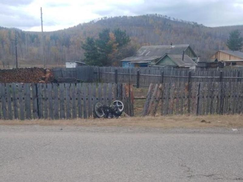 Мотоциклист получил травмы после того, как врезался в забор в Улетах