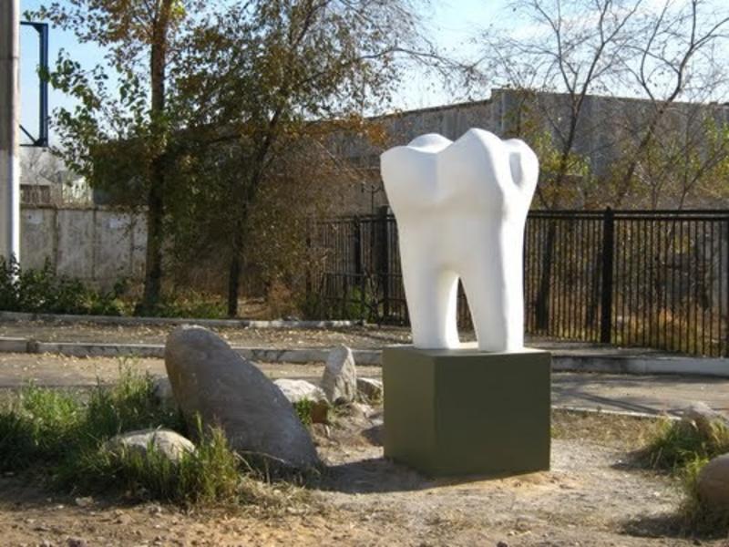 Памятник зубу из Читы не попал в десятку лучших конкурса необычных памятников