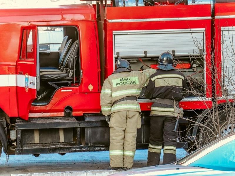 Команда огнеборцев за 3 минуты потушила пожар в деревянном доме в Борзе