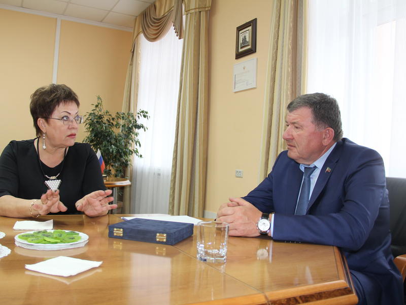 Забайкальские парламентарии встретились в Чите с коллегой из Сахалина