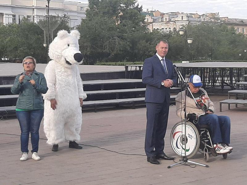 Сапожников принял участие в открытии автопробега инвалидов «Преодоление»