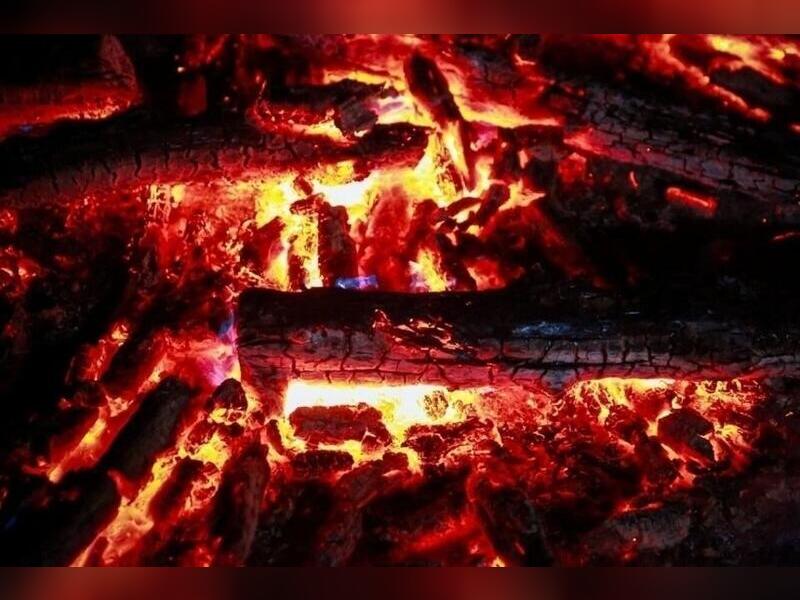 Пассажирский автобус горит в Чите