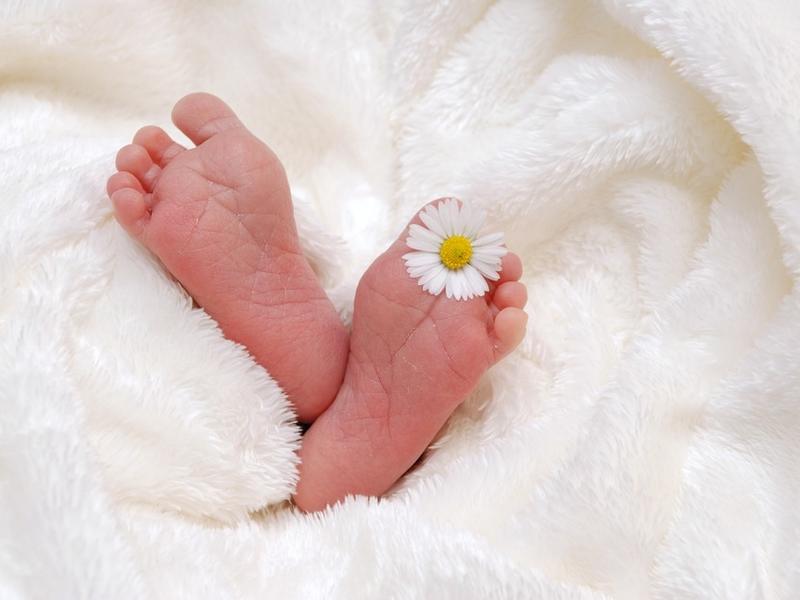 Младенец в Краснокаменске получил тяжёлые травмы при рождении из-за неверных действий акушера