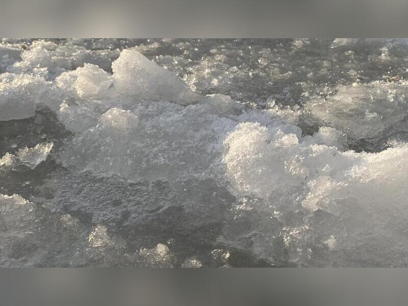 Уборкой снега на площади Ленина в Чите занимаются 11 человек