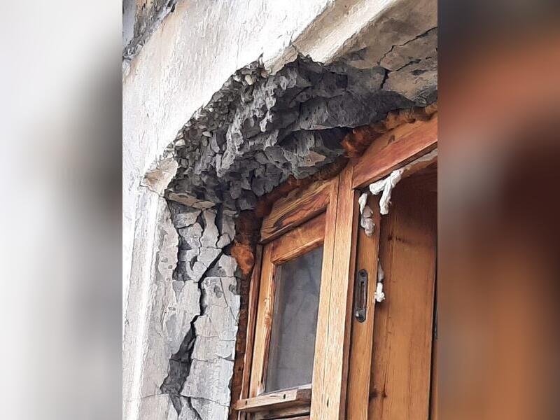 Прокуратура взяла на контроль ситуацию с аварийным домом в Песчанке
