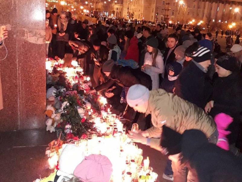 Минутой молчания завершилась акция памяти жертв кемеровской трагедии в Чите