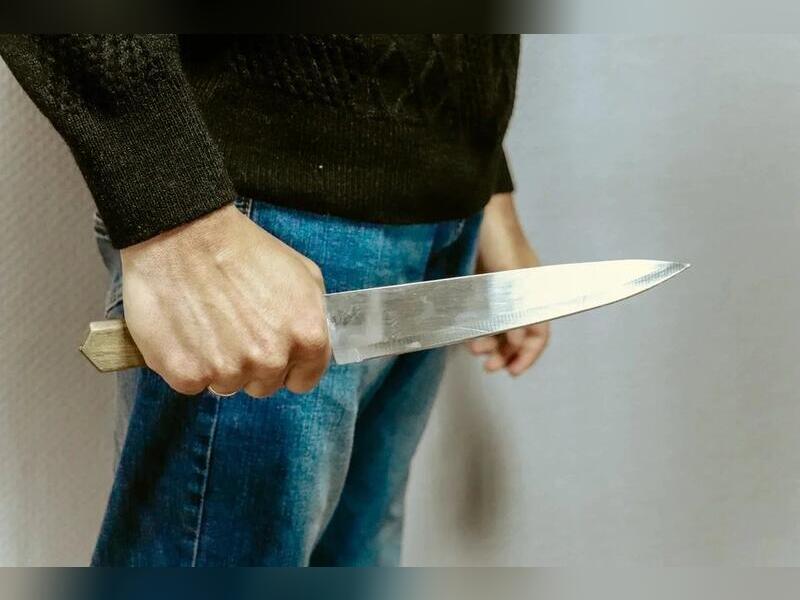 Пьяный читинец угрожал ножом полицейскому (18+)
