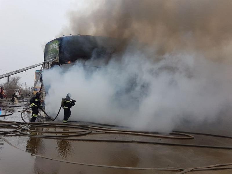 Сгоревший торговый центр на Острове в Чите обязали законсервировать