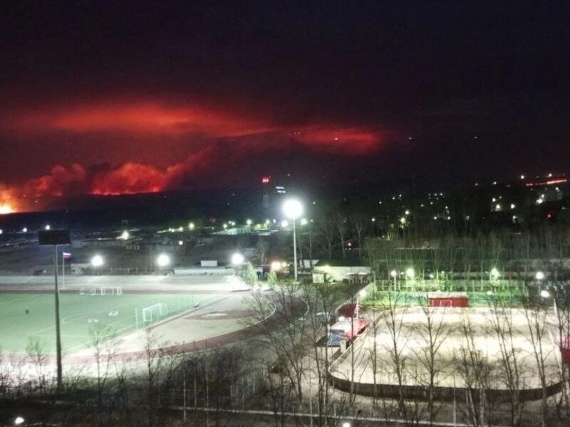 Сильный степной пожар приближается к Краснокаменску