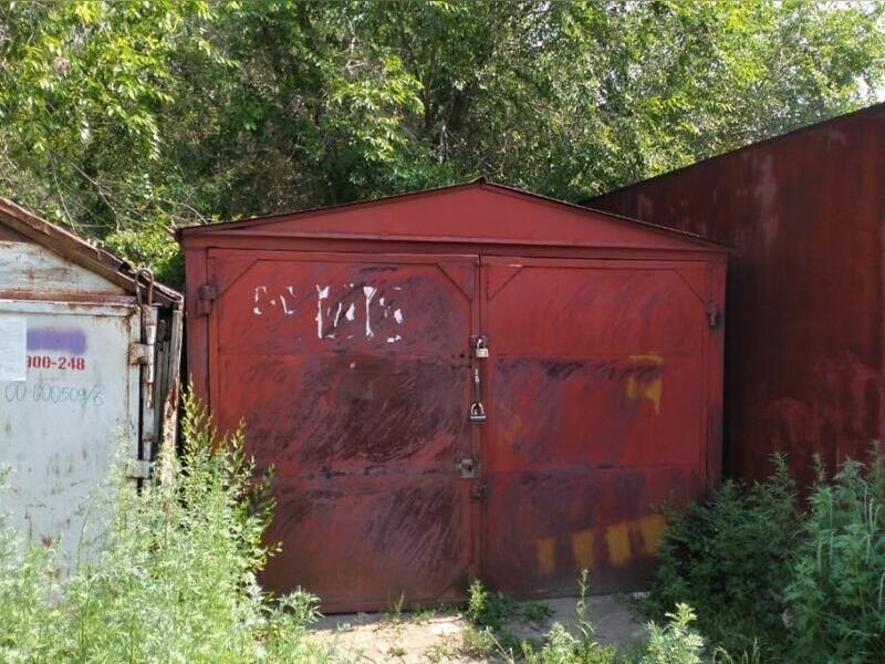 Администрация Читы клеит на гаражи-ракушки письма с просьбой убрать незаконные постройки