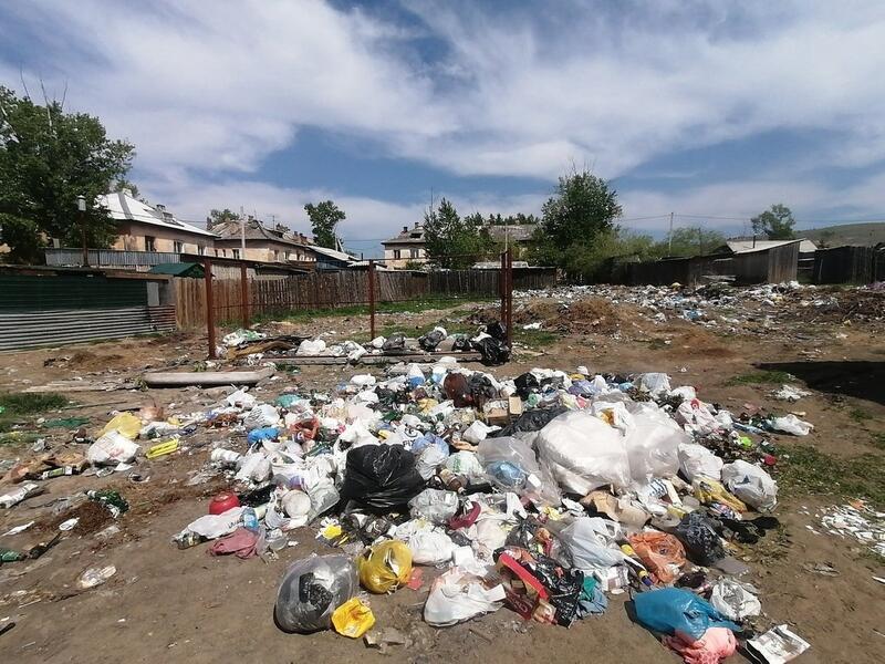 Жительница Читы пожаловалась на свалку мусора прямо под окнами дома