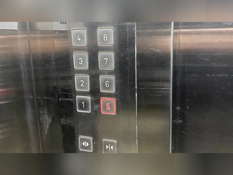 Лифт начал работать в доме Краснокаменска после вмешательства прокуратуры