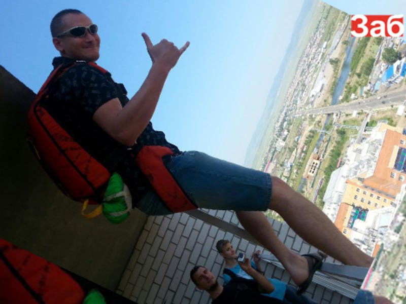 Очнулся на горе без парашюта