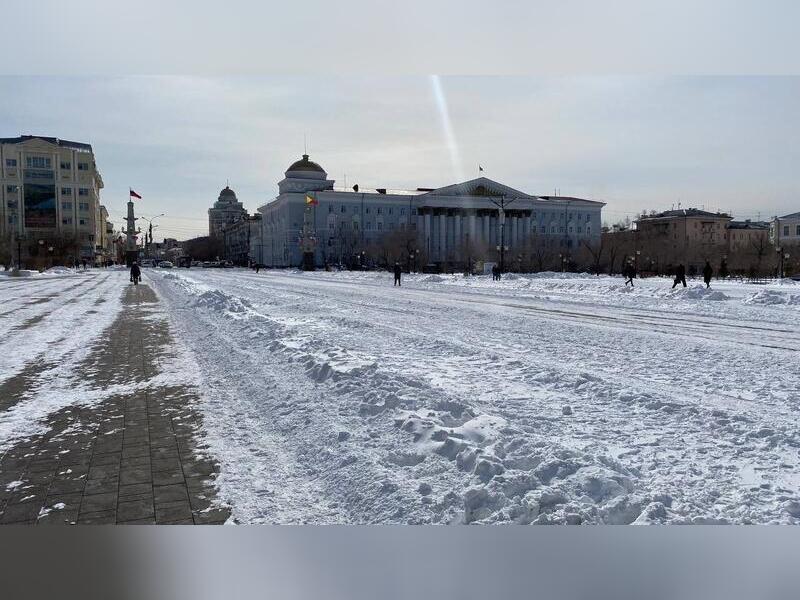 Министр ЖКХ считает, что 11 человек на уборку снега перед зданием Правительства, это слишком много