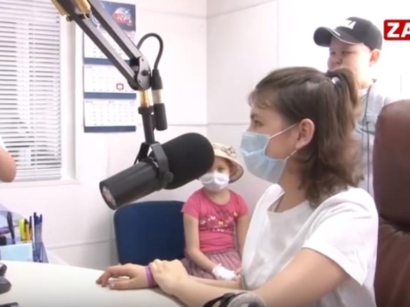 Экскурсию по студиям радиостанций Читы провели для тяжелобольных детей