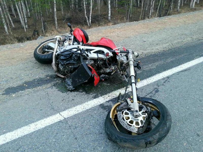 Мужчина в Чите разбился на угнанном мотоцикле