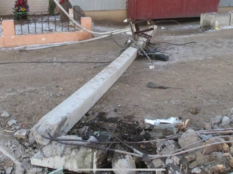 Столб с освещением сбили в результате ДТП в Чите