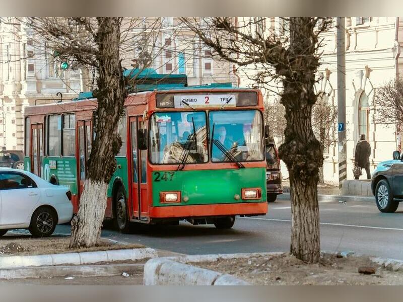 На троллейбусных сетях в Чите произошел обрыв