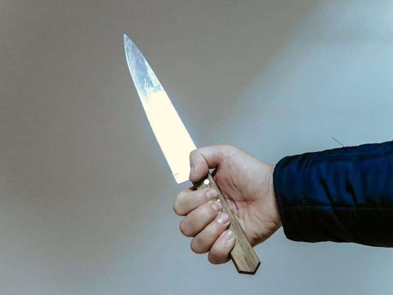 Житель Могочи ударил ножом падчерицу и сел на два месяца