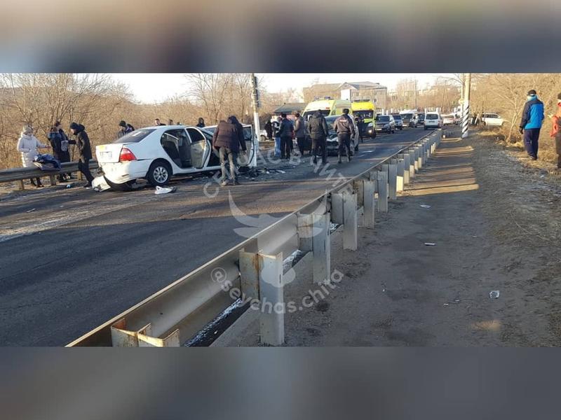 Три иномарки столкнулись на мосту в Чите - есть пострадавшие